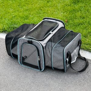 Rabbit carrier bag with expandable sides